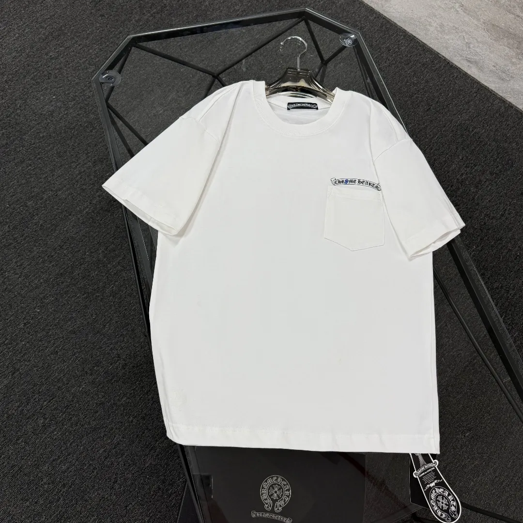 P180 Chrome Hearts Chrome Hearts 25 high-end versions. The fabric is made of 300 grams of high-density pure cotton. It does not deform or shrink. It has three labels. It is the same style for men and women. Technology: suede foaming + digital printing. Color: white, black. SIZE: S-XL.